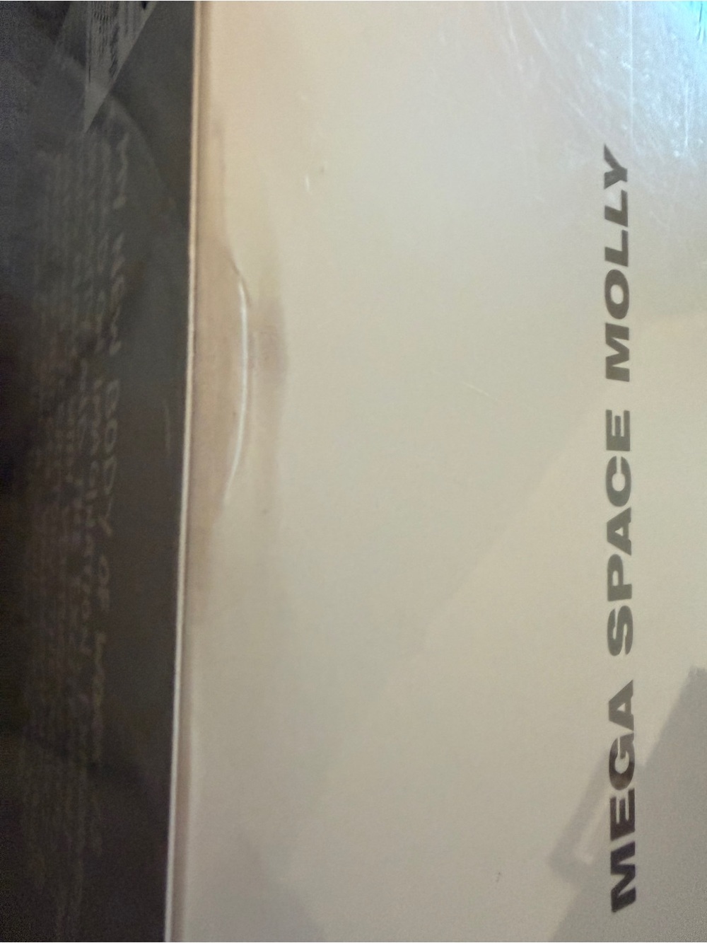 2024 Limited Edition 400% Mega space Molly“ Louis De Guzman” Gorgeous!! open box - Picture 5 of 7
